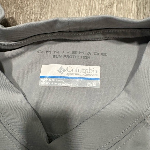 Columbia Men's Light Gray Rash Guard - Picture 3 of 5